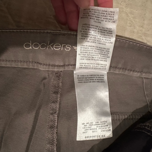 Women’s Dockers gray khaki- Hello Smooth- Size- 8M- straight leg!Great condition - Picture 7 of 11